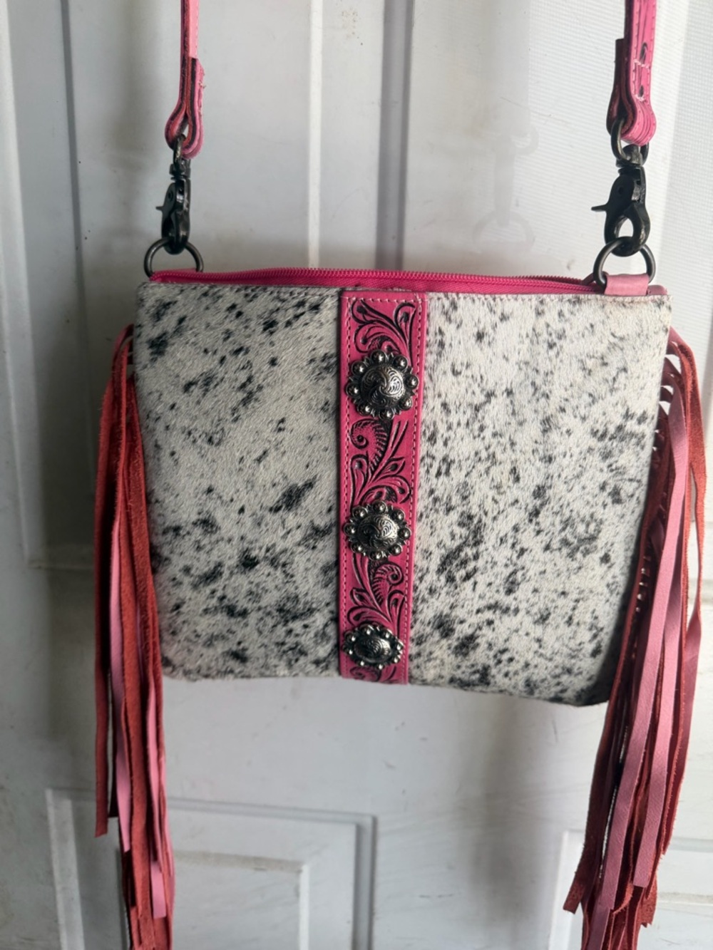 Pink Accent Speckled Crossbody Bag with Fringe